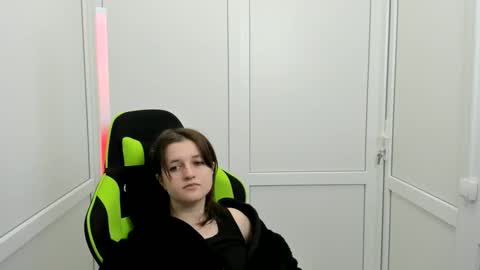 Evie online show from 13, 4, 2026