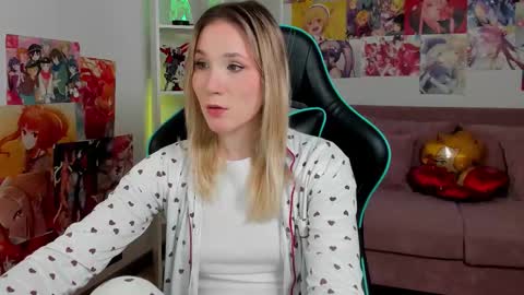 Snapshot of elaravoltage chatting on 15, 3, 2026 elaravoltage online show from 15, 3, 2026