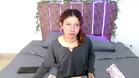 elarose723 online show from 10, 10, 2025