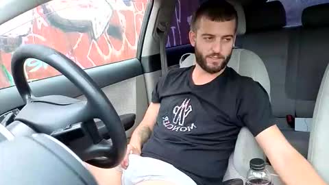 elchapoguzman95 online show from 10, 9, 2025