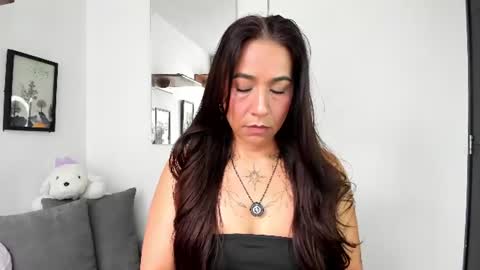 Snapshot of electra_hunt chatting on 8, 6, 2026 Electra- Please help me reach 100 likes online show from 8, 6, 2026