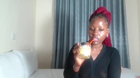 Snapshot of elegant_ebony chatting on 4, 2, 2025 Nika online show from 4, 2, 2025