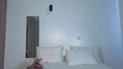 Snapshot of elegant_ebony chatting on 21, 10, 2025 Nika online show from 21, 10, 2025