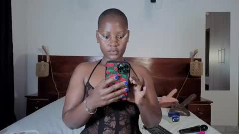 Snapshot of elegant_ebony chatting on 14, 6, 2026 Nika online show from 14, 6, 2026