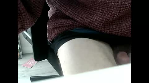 elfyonee online show from 22, 1, 2025