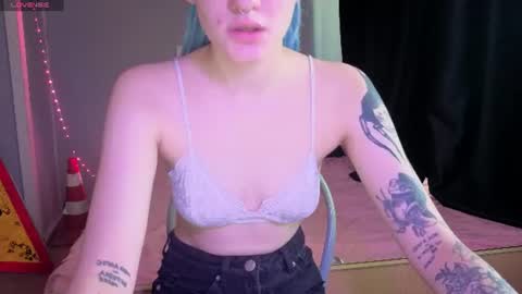 elieiza_xo online show from 10, 7, 2026