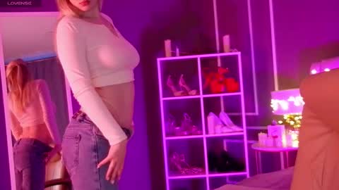 Elina online show from 12, 3, 2025