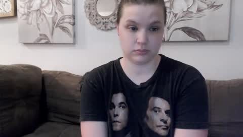 ElinaReign   online show from 10, 2, 2026