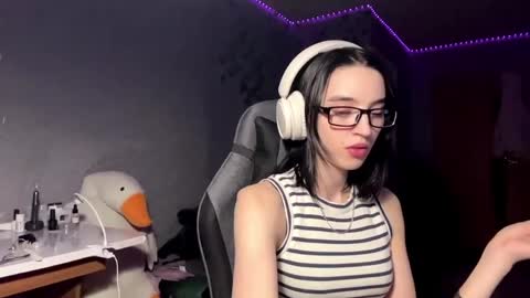 Snapshot of elinorashfield chatting on 28, 5, 2026 Milica online show from 28, 5, 2026