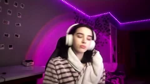 Snapshot of elinorashfield chatting on 21, 6, 2026 Milica online show from 21, 6, 2026