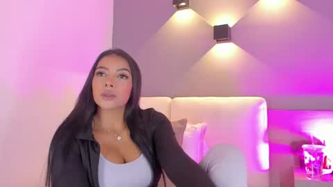 Snapshot of elisa_castrillon chatting on 6, 7, 2026 Elisa online show from 6, 7, 2026