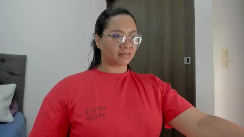 Snapshot of elisa_connors18 chatting on 18, 10, 2025 online show from 18, 10, 2025