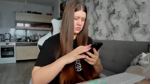 Aletta Oushen online show from 5, 12, 2025