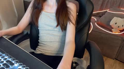 Elisa North online show from 18, 2, 2025