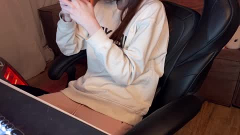 Elisa North online show from 2, 3, 2025