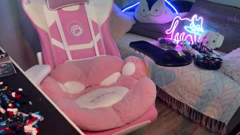 Elisa North online show from 13, 10, 2025