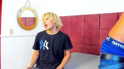 Valentino Konny y Jhon online show from 26, 5, 2026