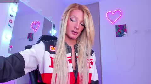 Snapshot of elizabeth_jones_01 chatting on 8, 9, 2025 Eli online show from 8, 9, 2025