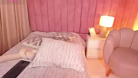 elizabeth_roche online show from 13, 7, 2026