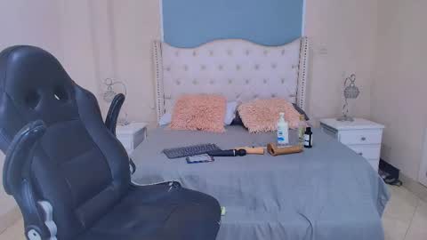 Elizabeth  online show from 15, 5, 2026