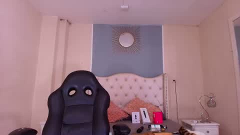 Elizabeth  online show from 1, 7, 2026