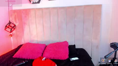 Lucia Vonne online show from 16, 12, 2025