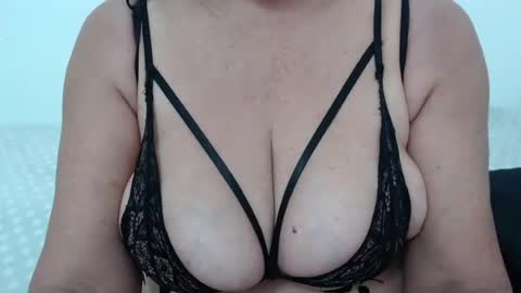 ElizabethMiler online show from 28, 7, 2026