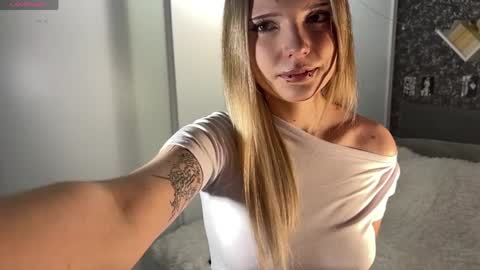 Mia online show from 5, 4, 2026