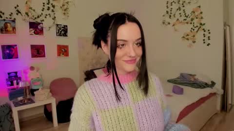 ELLA online show from 5, 11, 2025