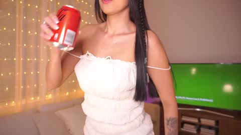 ELLA OWEN online show from 31, 1, 2025