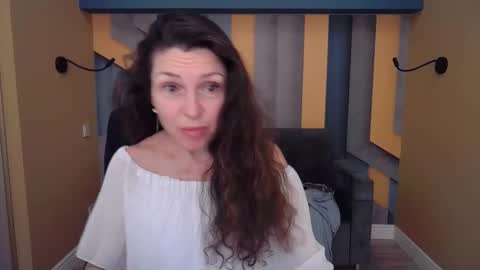 EllaLongs online show from 3, 2, 2026