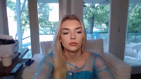 Snapshot of ellalowe chatting on 26, 4, 2026 ellalowe online show from 26, 4, 2026