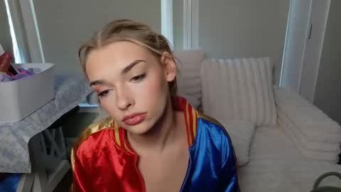 Snapshot of ellalowe chatting on 13, 5, 2026 ellalowe online show from 13, 5, 2026
