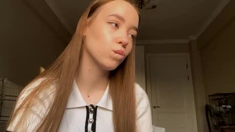 Snapshot of ellamenas chatting on 3, 10, 2025 Ella online show from 3, 10, 2025