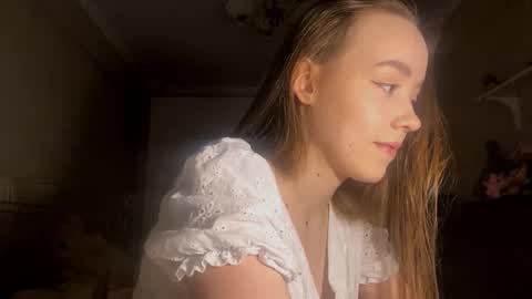 Snapshot of ellamenas chatting on 4, 10, 2025 Ella online show from 4, 10, 2025