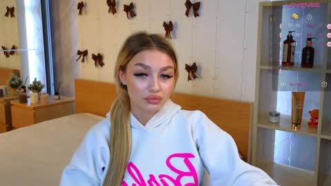 ellamilla online show from 24, 12, 2024