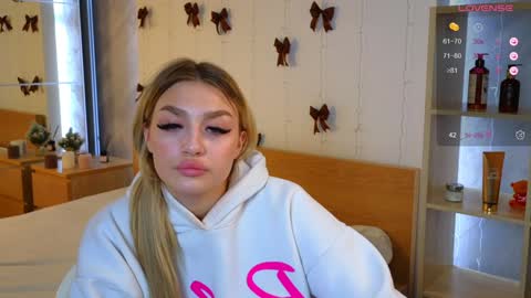 ellamilla online show from 24, 12, 2024