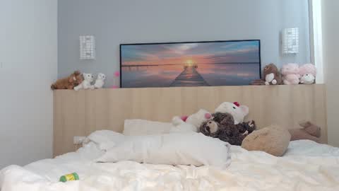 Ella Mira online show from 13, 6, 2026