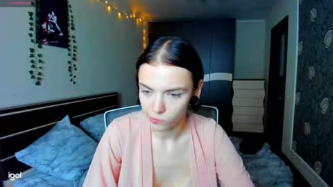 Snapshot of elle_blair chatting on 14, 10, 2025 Luna online show from 14, 10, 2025