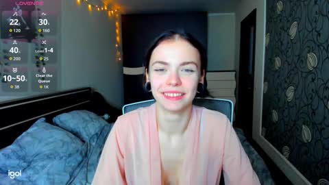 Snapshot of elle_blair chatting on 15, 10, 2025 Luna online show from 15, 10, 2025