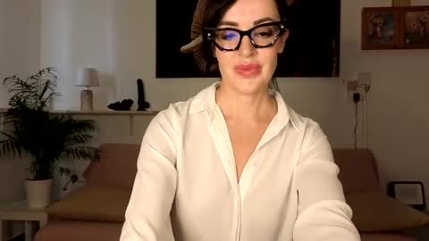 elle_melle online show from 10, 9, 2025