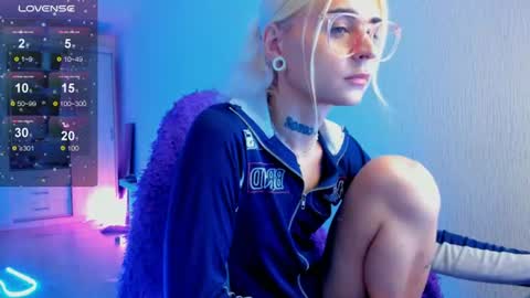 Snapshot of elli_26 chatting on 8, 7, 2026 Ellie online show from 8, 7, 2026