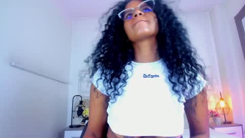 Snapshot of ellie_alves chatting on 4, 2, 2025 Ellie online show from 4, 2, 2025