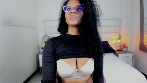 Snapshot of ellie_alves chatting on 7, 2, 2025 Ellie online show from 7, 2, 2025