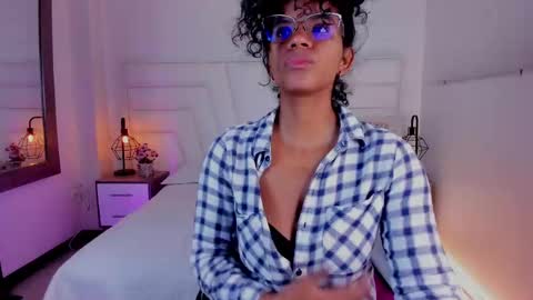 Snapshot of ellie_alves chatting on 7, 3, 2025 Ellie online show from 7, 3, 2025