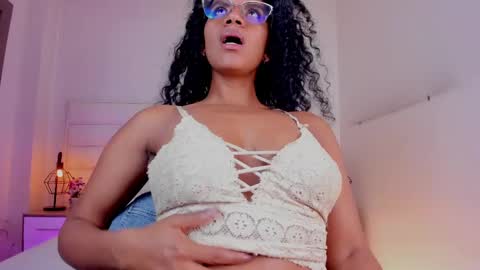 Snapshot of ellie_alves chatting on 7, 3, 2025 Ellie online show from 7, 3, 2025