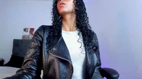 Snapshot of ellie_alves chatting on 7, 10, 2025 Ellie online show from 7, 10, 2025