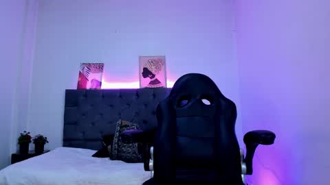 Snapshot of ellie_alves chatting on 15, 10, 2025 Ellie online show from 15, 10, 2025
