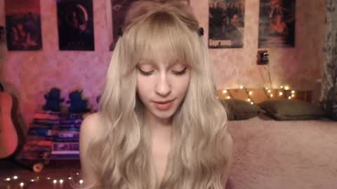 ellie_friendly online show from 22, 1, 2025