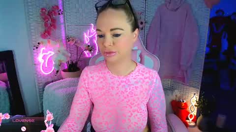Snapshot of elliekarrrx chatting on 17, 1, 2025 EllieKarr online show from 17, 1, 2025